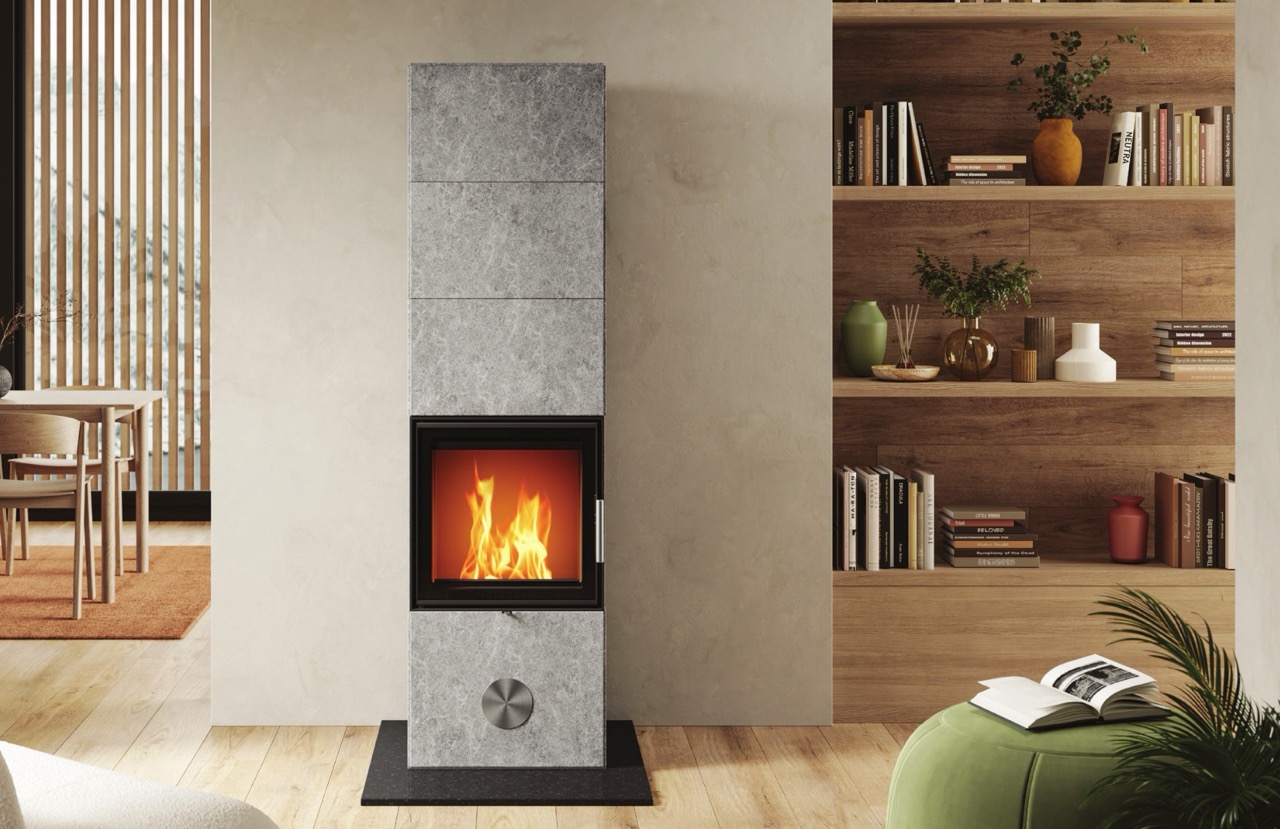 stufa-sella-XL-nedita-legna-pellet-installata
